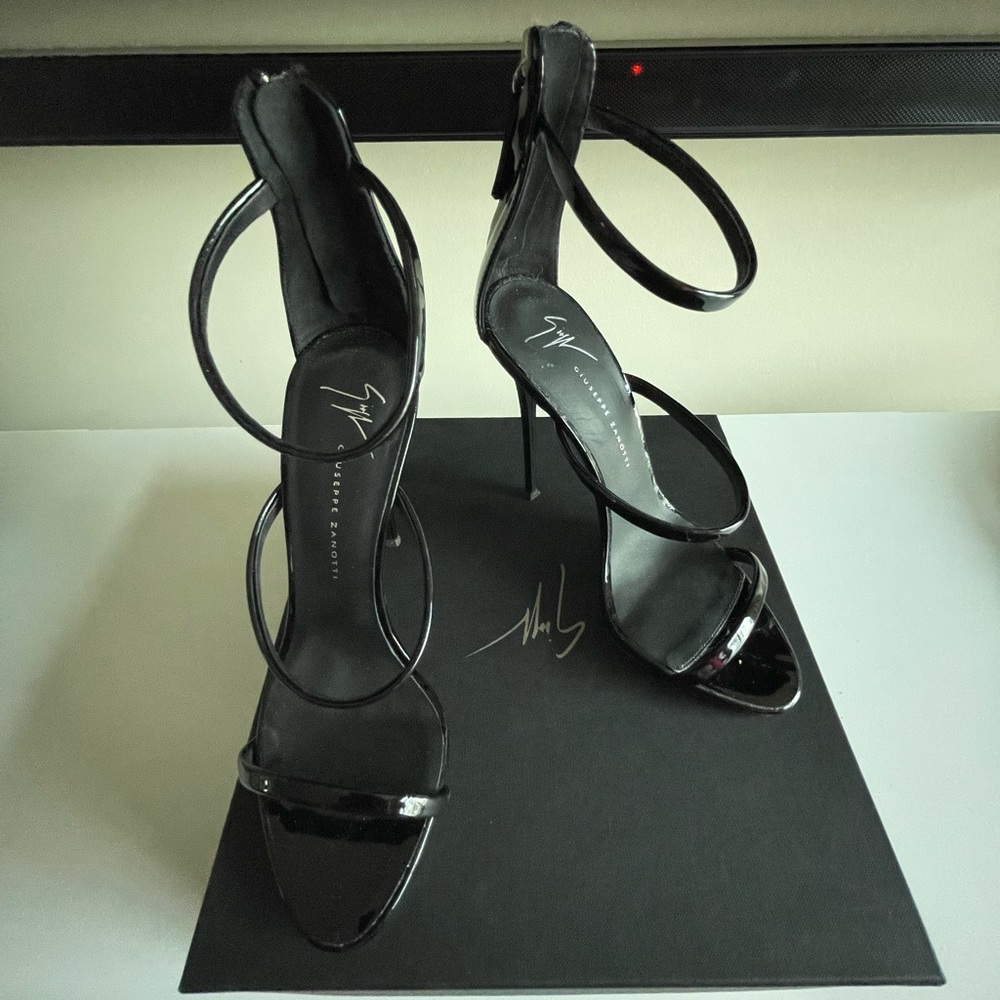 Giuseppe Zanotti Vernice 37.5